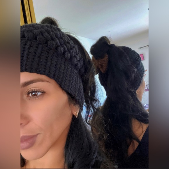 Messy Bun Beanie with Detachable Bow - Brand New - Picture 10 of 10